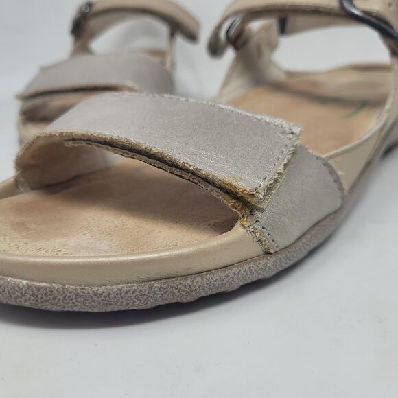 Naot Sandals EU39 US8 Metallic Beige Strap Buckle Comfort Cushioned - Picture 10 of 11